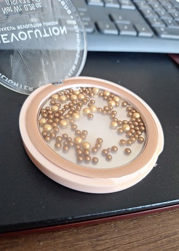 Revolution Bubble Balm Bronz Aydınlatıcı - Görsel 3