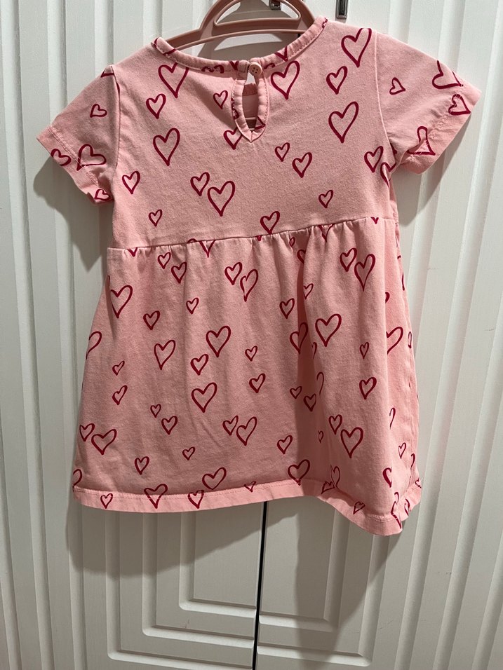 Kız Çocuk Pembe Kalp Baskılı Kısa Kollu Elbise - Görsel 3