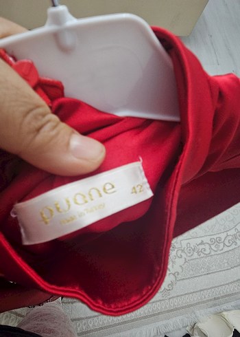 Puane Uzun Kollu, Yüksek Yakalı Kırmızı Uzun Elbise