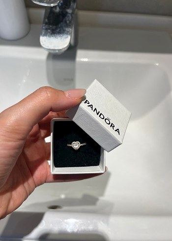 Pandora Pandora Altın Renkli Boncuklu Kalp Yüzük