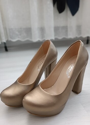 Gold platform topuklu ayakkabı