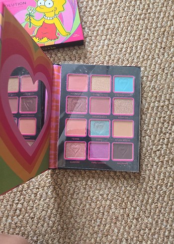 Revolution Göz Farı Paleti - Görsel 2