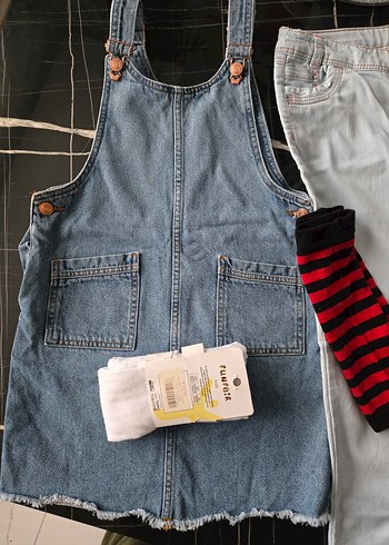 Kızlar için  Askılı Elbise.Pantalon .Çorap  ve parmaksz eldiven - Görsel 2