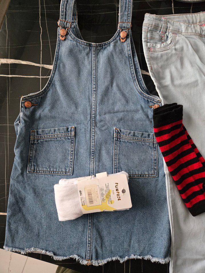 Kızlar için  Askılı Elbise.Pantalon .Çorap  ve parmaksz eldiven - Görsel 2