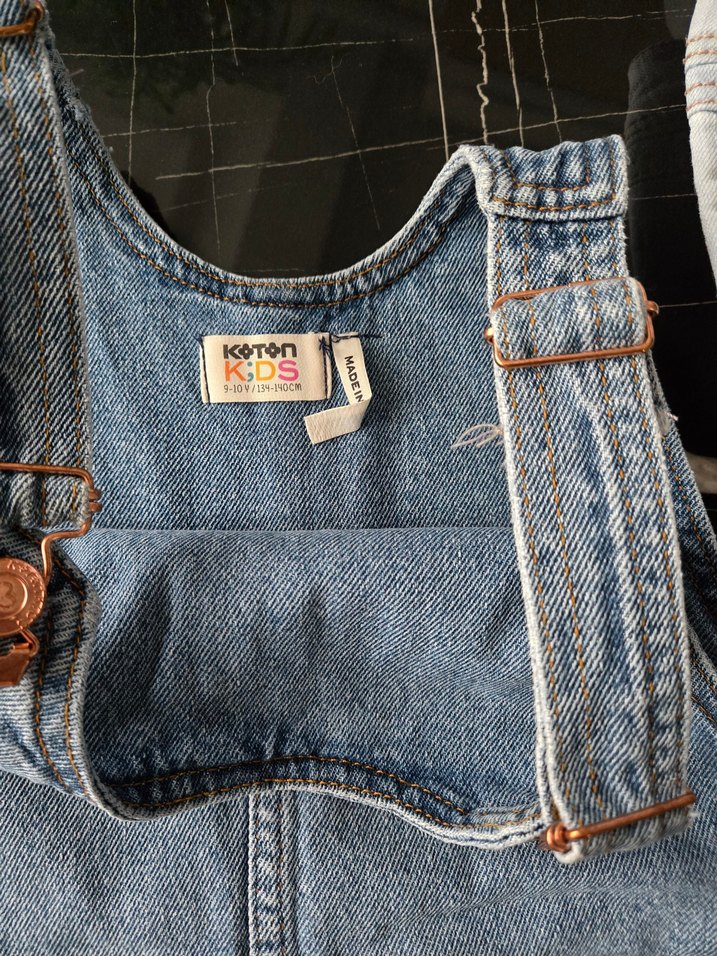 Kızlar için  Askılı Elbise.Pantalon .Çorap  ve parmaksz eldiven - Görsel 3