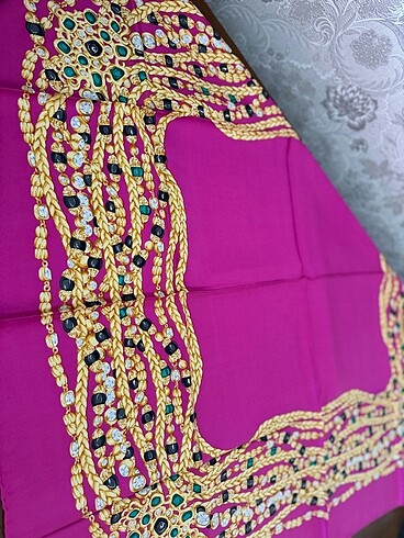 Armine Sıfır kullanılmamıs twill eşarp