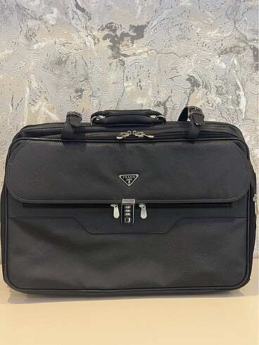Prada orjinal valiz çanta