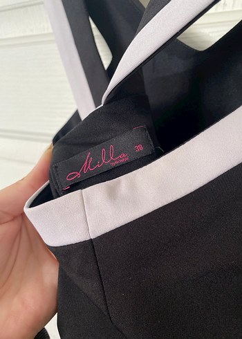 Vücuda oturan siyah elbise - Görsel 5