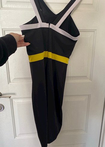 Vücuda oturan siyah elbise - Görsel 4