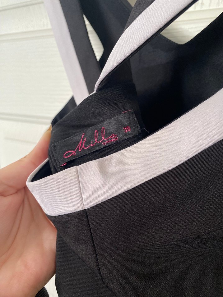 Vücuda oturan siyah elbise - Görsel 5