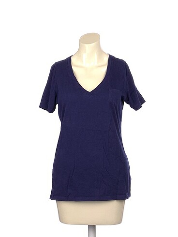 Gap T-shirt %70 İndirimli.