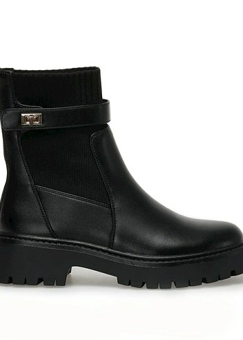 Nine West Kemer Detayli Siyah Bot