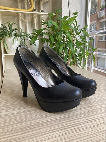 siyah platformlu ayakkabı