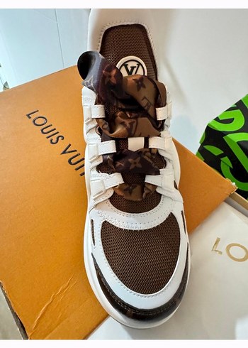 Louis Vuitton 37