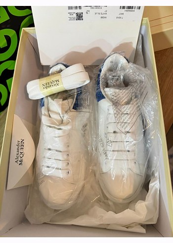 Alexander McQueen 37