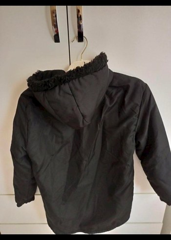 Kız Çocuk Siyah Kapüşonlu Nakışlı Mont - Görsel 5