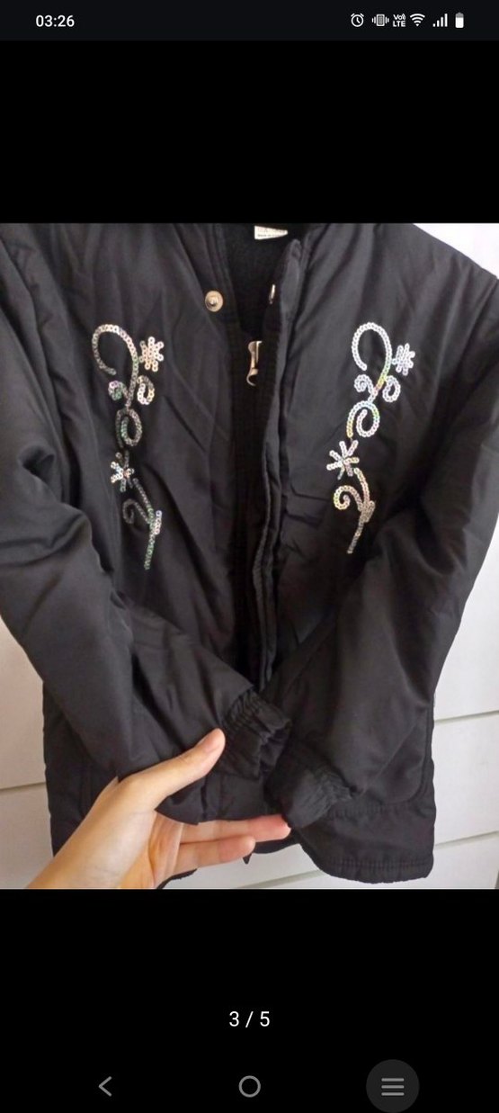 Kız Çocuk Siyah Kapüşonlu Nakışlı Mont - Görsel 3