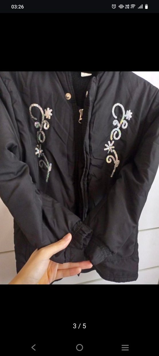 Kız Çocuk Siyah Kapüşonlu Nakışlı Mont - Görsel 4