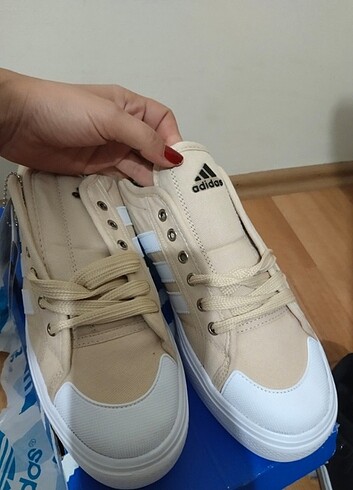 Etiketli gümrük mali adidas 