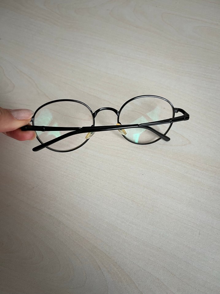 Guess Şeffaf Camlı Minimalist Kadın Gözlüğü - Görsel 3