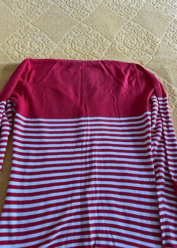 Kırmızı V Yakalı Çizgili Kadın Triko Tişört - Görsel 5