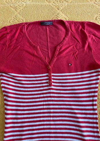 Kırmızı V Yakalı Çizgili Kadın Triko Tişört - Görsel 2