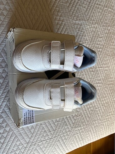 25 Beden Adidas Tensaur spor ayakkabı 25.5 no