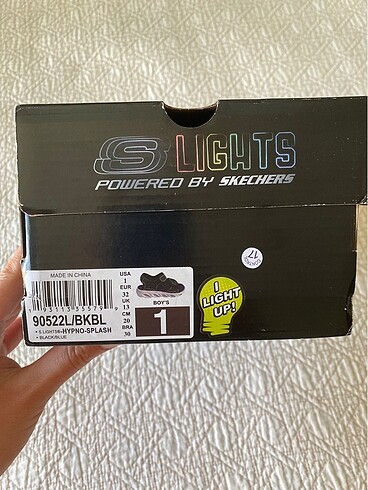 32 Beden 32 no Skechers ışıklı hiç kullanılmamış sandalet