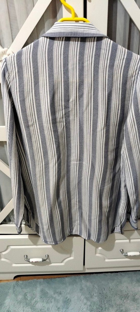 Gri Çizgili Düğmeli Kadın Gömlek - Görsel 2