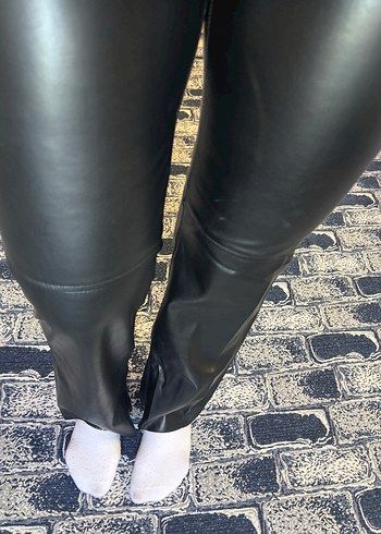 Siyah Deri Kadın Pantolon - Görsel 2