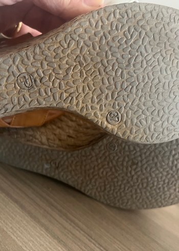 37 Beden çeşitli Renk Bej Kadın Dolgu Topuklu Sandalet