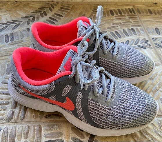 Nike spor ayakkabı