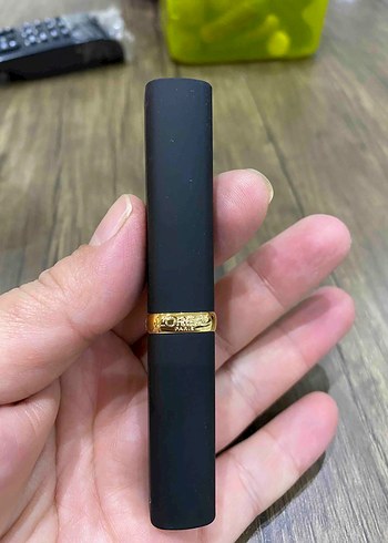 L'Oréal Color Riche 188 Rose Activist Bordo Ruj - Görsel 2