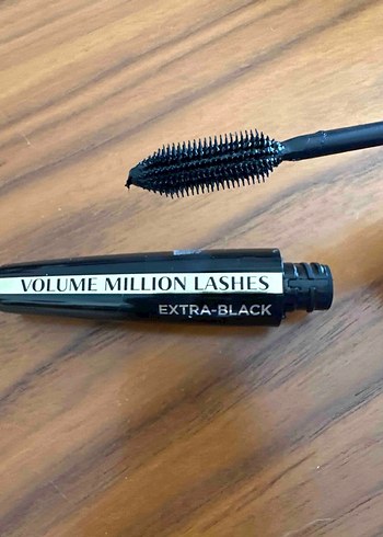 Volume Million Lashes Siyah Maskara - Görsel 2