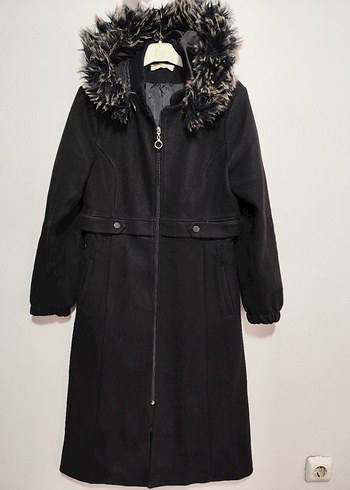 Siyah Uzun Kürklü Kadın Kaban - Görsel 2