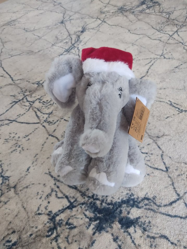 Gri fil peluş oyuncak, kırmızı şapkalı - Görsel 4