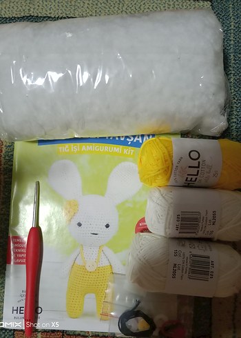 Hello Kitty Amigurumi Sarı Düğmeli Tavşan Kit