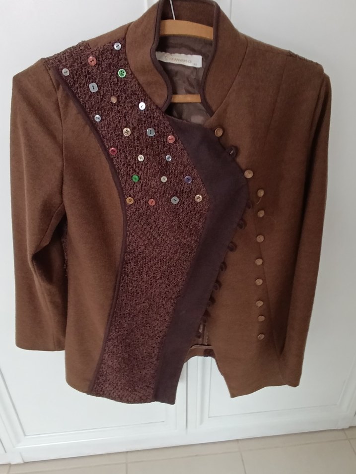 Düğmeli Nakışlı Kahverengi Kadın Midi ceket, tasarım - Görsel 4