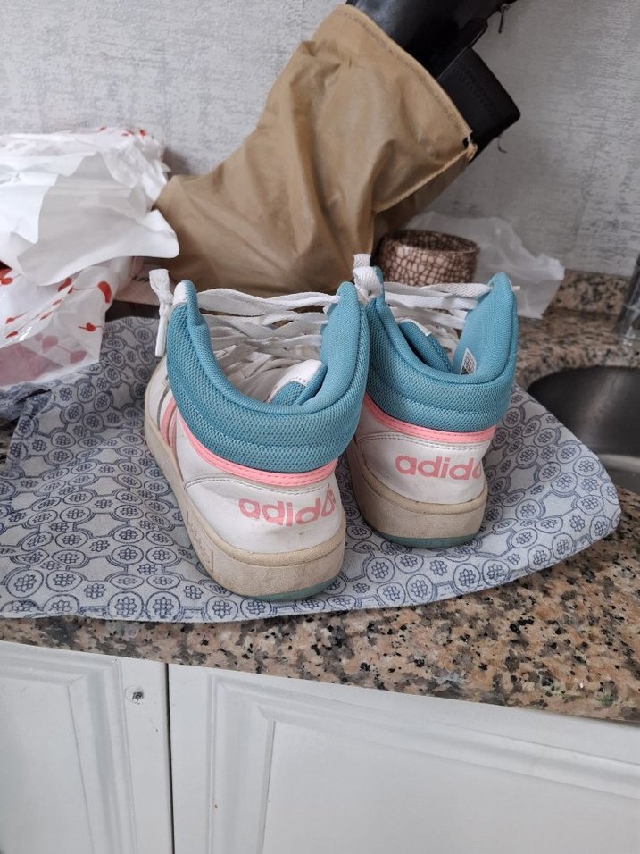 Beyaz-pembe bağcıklı kadın spor ayakkabısı - Görsel 2