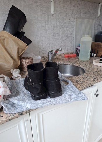 Siyah Süet Tokalı Blok Topuklu Bot - Görsel 2