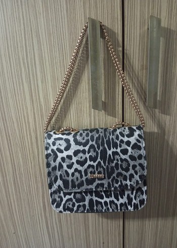 Gri Leopar Desenli Zincir Detaylı Kadın Çanta