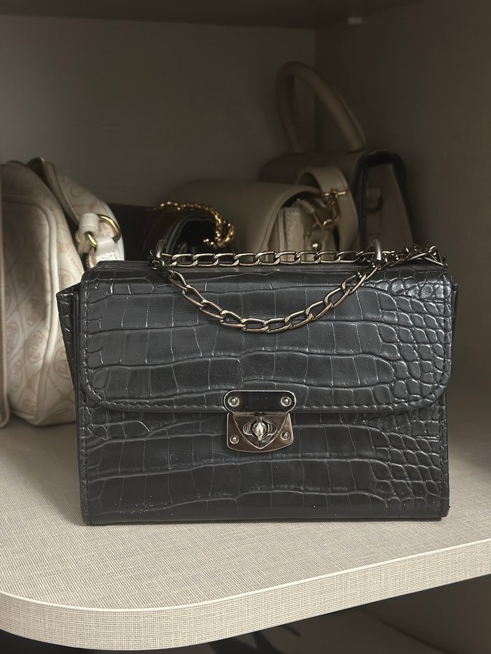 Klasik Siyah Deri Tokalı Kadın Çanta - Görsel 2