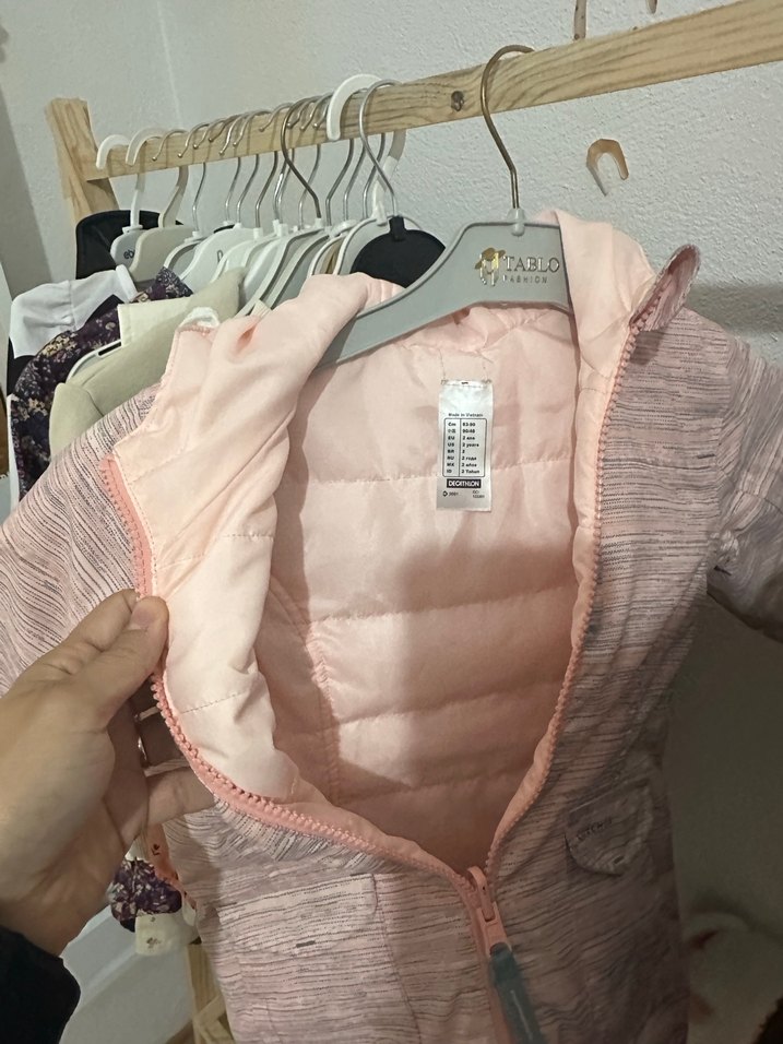 Decathlon çocuk mont 
Kız Çocuk Pembe Baskılı Fermuarlı Ceket - Görsel 2