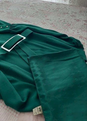 Kemer Detaylı Uzun Koyu Yeşil Kadın Elbise - Görsel 4