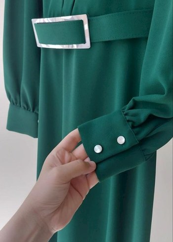 Kemer Detaylı Uzun Koyu Yeşil Kadın Elbise - Görsel 3