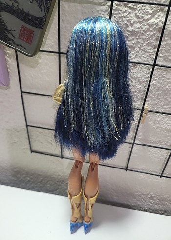 Monster High Altın Detaylı Koyu Tenli Bebek
