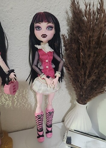 Draculaura w1 basic rezerve almayınız