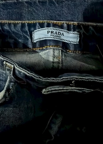 Prada Kadın pantolon manken duruşu son görselde - Görsel 2