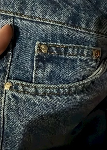 Prada Kadın pantolon manken duruşu son görselde - Görsel 3