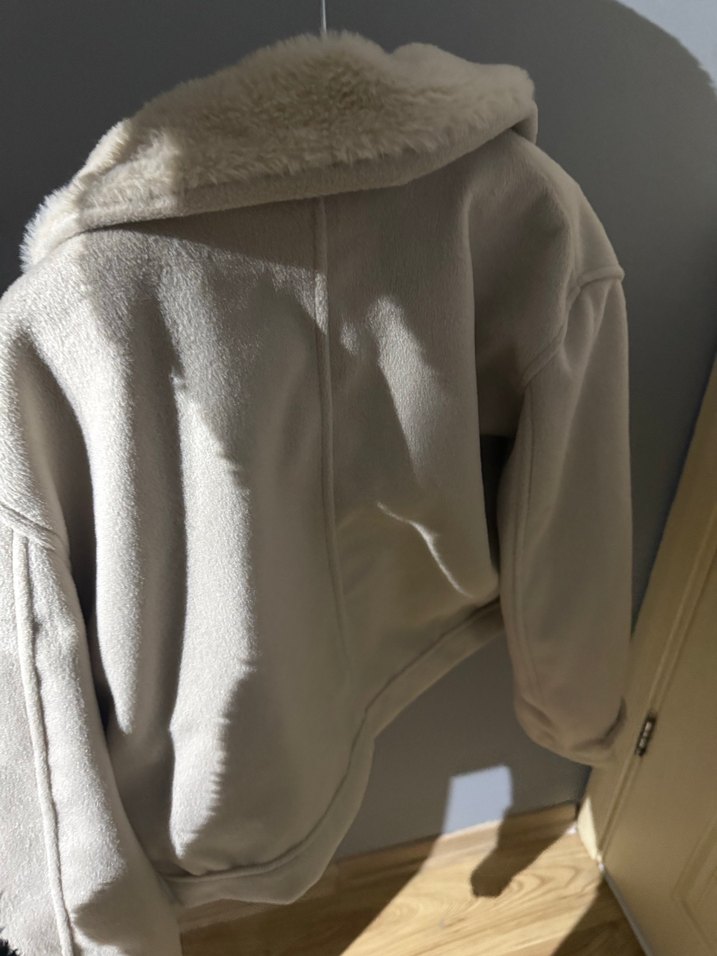 Bej Kısa Sıcak Tüylü Kadın Ceket - Görsel 3